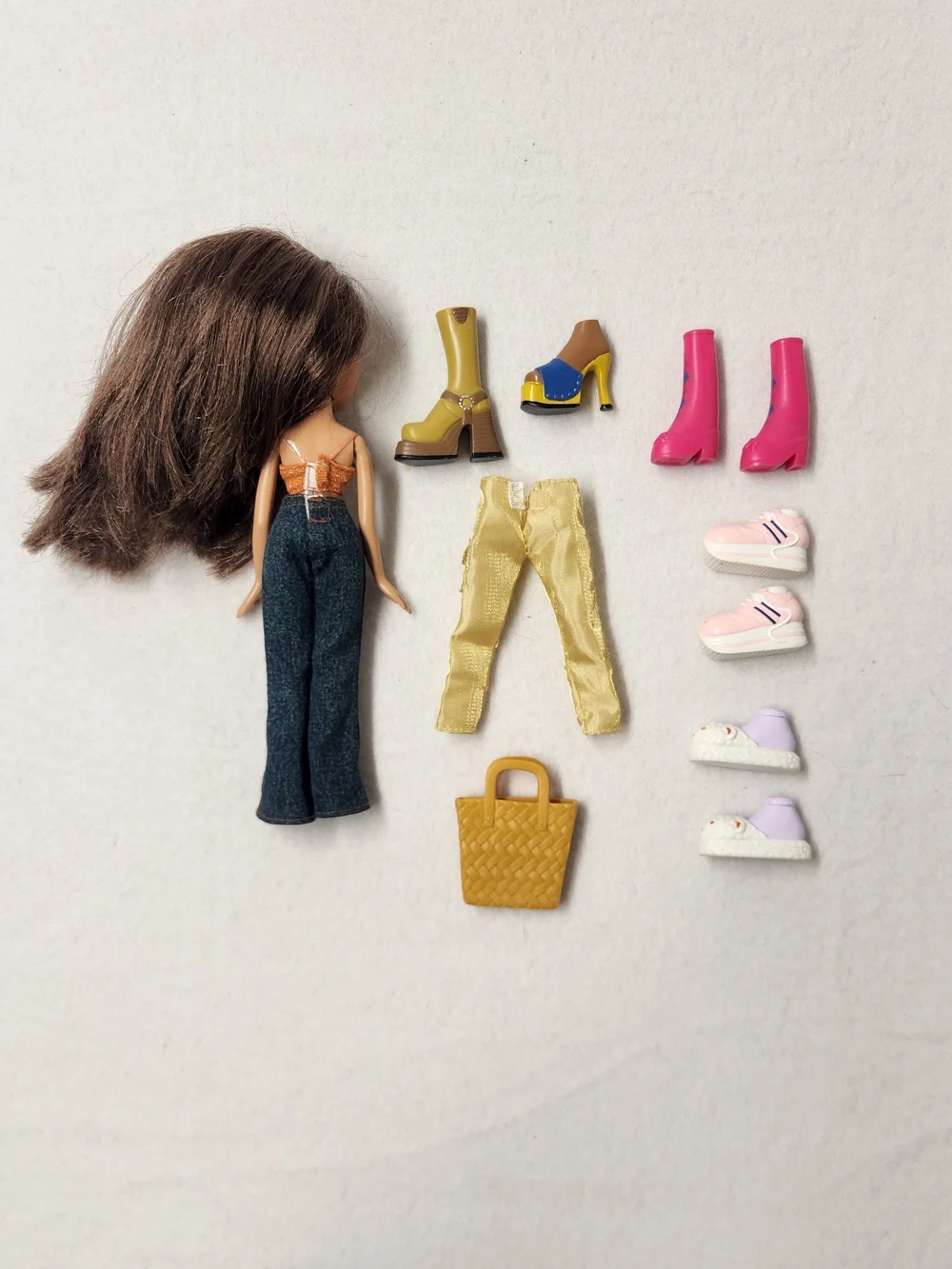 Bratz Strut It Sasha Doll Vintage 2001 MGA Flare Jeans Gold Pants Shoe Lot As Is
